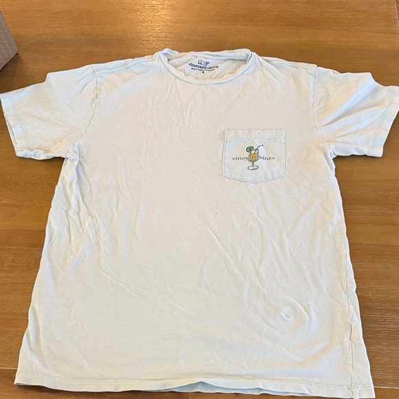 Vineyard Vines light blue Tee with Colorful Beach Graphic - Picture 2 of 5